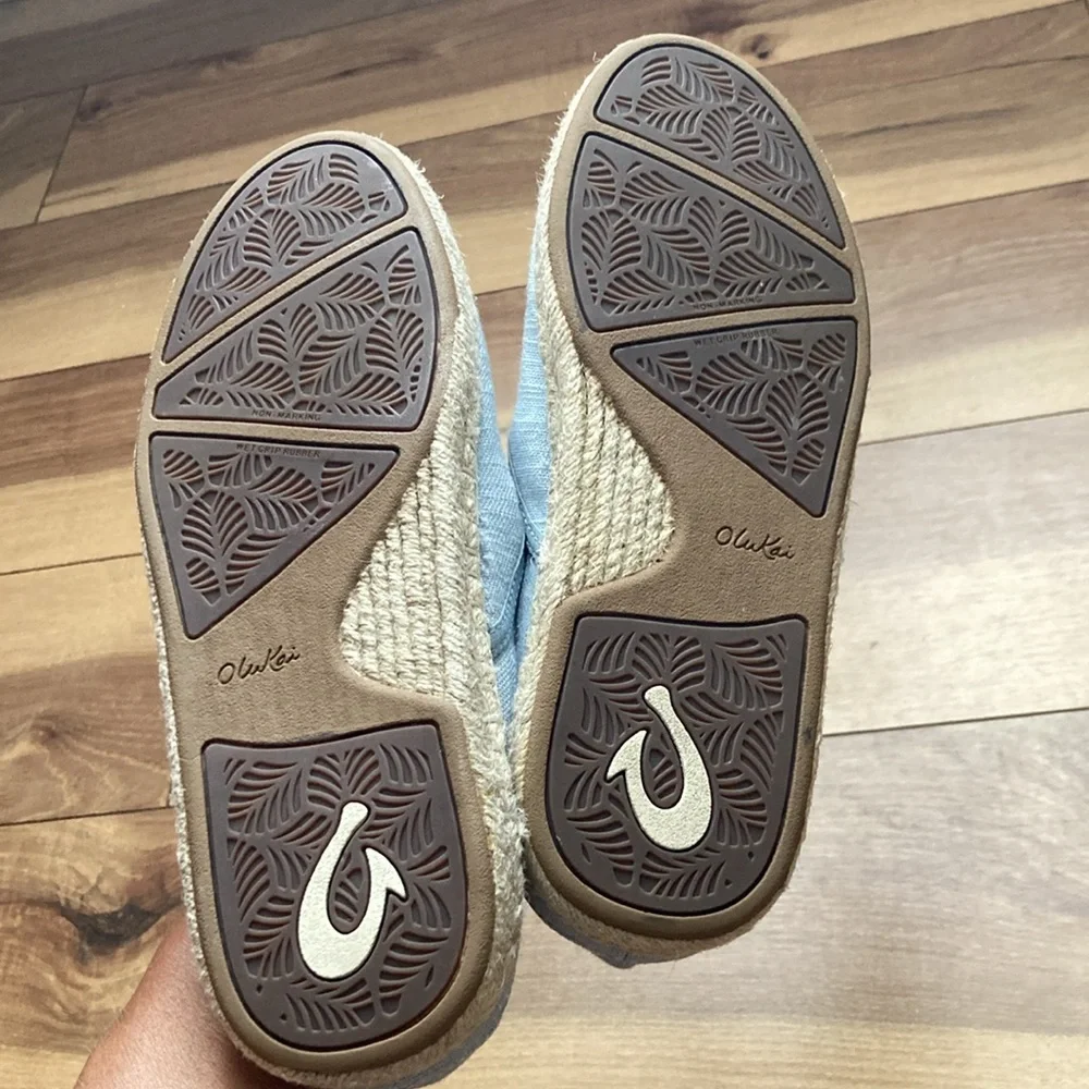 OluKai Kaula Pa’a Kapa Espadrilles. Size 8